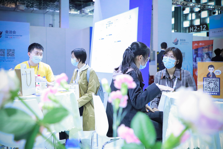 仲利國際亮相上海金洽會，展示金融服務理念