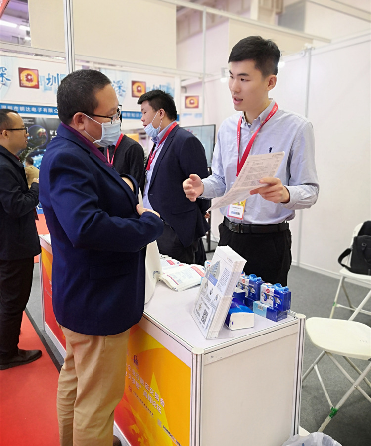 仲利國(guó)際參展第八屆中小企業(yè)投融會(huì)
